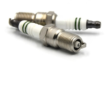 La candela originale del platino dell'iridio Q6RTIP-13 sostituisce il campione S10YCC dell'automobile NGK BP6EFS Bosch H6DC Autolite 103 di FAW MAZDA