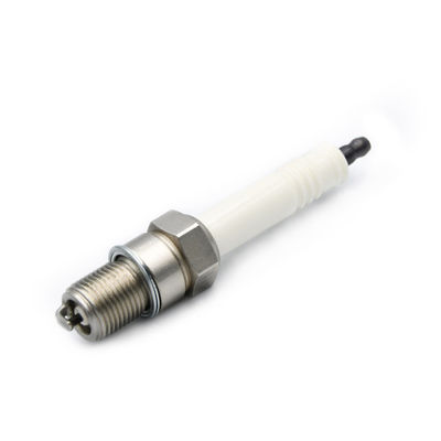 RB77CC Sostituzione della candela con resistore e distribuzione dell'aria